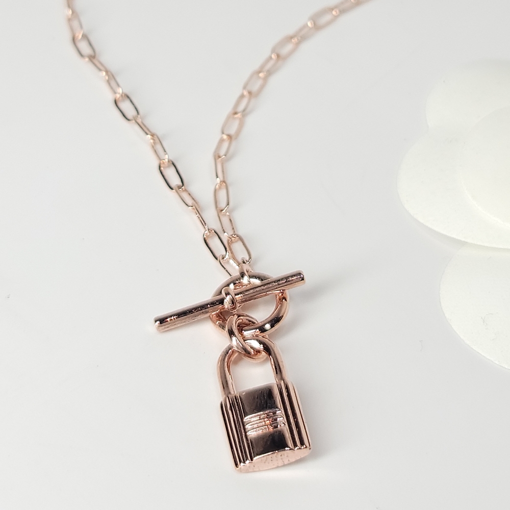 Trendy Padlock Toggle Paperclip Necklace NEW - Picture 6 of 11